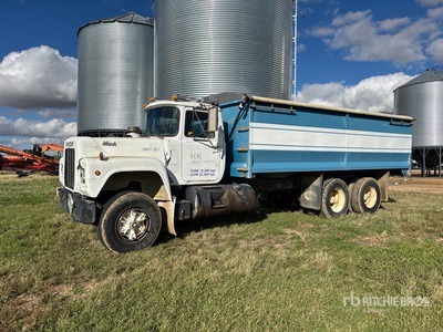 Mack RD688S 6x4 Camión de granos