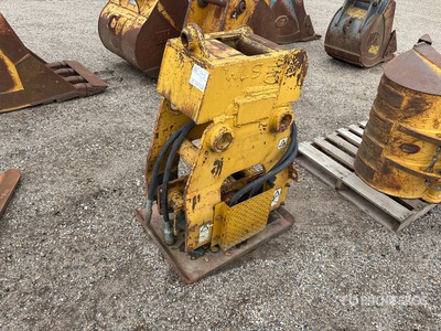 2009 Demac 8040 24 in Vibratory Plate Compactor Attachment