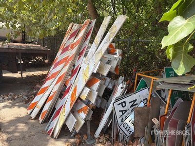 12 temporary road barriers with with extra pieces Bariera