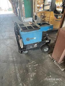 Miller Bobcat 225 を見 Welder - Fueled
