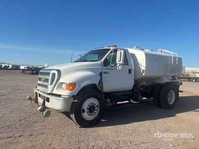2005 Ford F-750 2000 gal 4x2 Water Truck