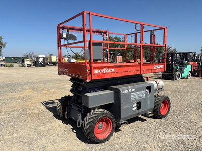 2018 Skyjack SJ6832 RT 4x4 Dual Fuel Ascenseur à ciseaux