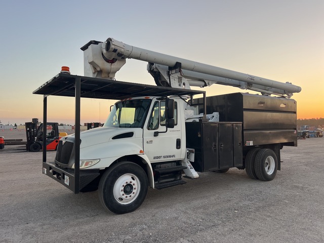 2006 Altec LRV60-E70 70 ft on 2007 International 4300 4x2 Forestry Chipper Body Bucket Truck 2006 Altec LRV60-E70 70 ft on 2007 International 4300 4x2 Forestry Chipper Body Bucket Truck