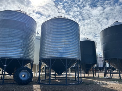 Behlen +/- 4000 bu 4 Ring Grain Bin