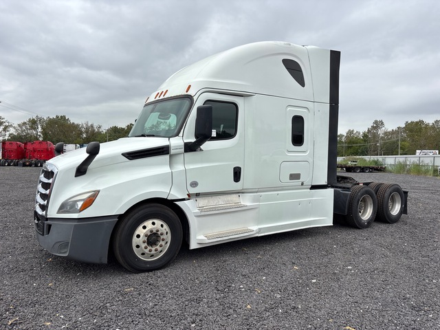 2020 Freightliner Cascadia 126 6x4 T/A Sleeper Truck Tractor