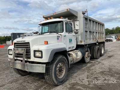 2002 Mack RD688S 8x4 Camion à benne basculante Tridem