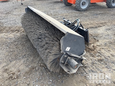 2015 Case 84215695 84 in Miotła do miniładowarek