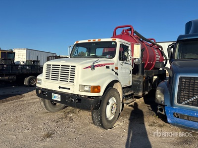 2001 International 4900 6x4 Concrete Pump Truck