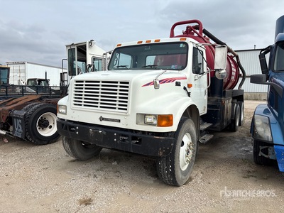 2001 International 4900 6x4 Vacuum Tanker Truck (Inoperable)