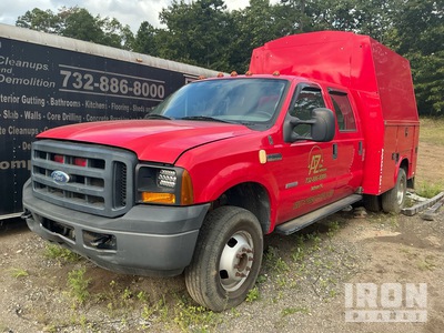 2006 Ford F-350 XL 4x4 Crew Cab Utility Truck (Inoperable)