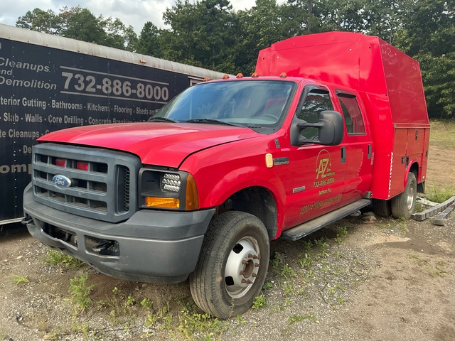 2006 Ford F-350 XL 4x4 Crew Cab Utility Truck (Inoperable)