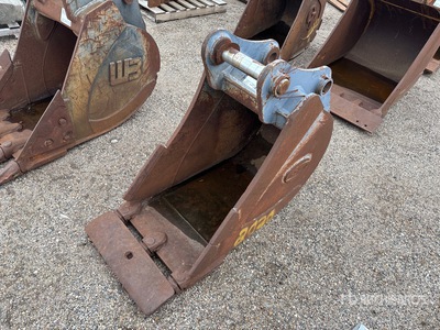 Strickland 24 in Digging Excavator Bucket - Fits Case CX130