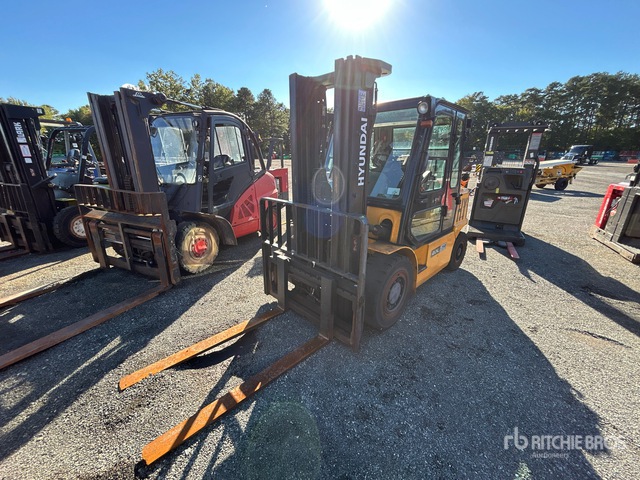 2012 Hyundai 40L-7A 8325 lb Cushion Tire Forklift