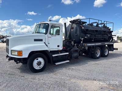 Cusco on 2000 Mack CH613 6x4 Vacuum Tanker Truck