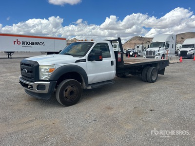 2015 Ford F-450 4x2 Camion à Plateau