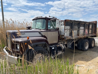 1990 Mack RB690S 6x4 3-Achs Kipper-Lkw
