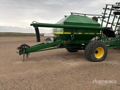 John Deere 787 Tow-Between Air Cart
