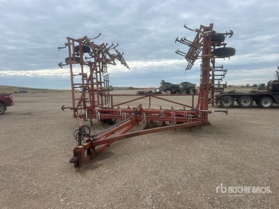 Wil-Rich 35 ft Cultivador