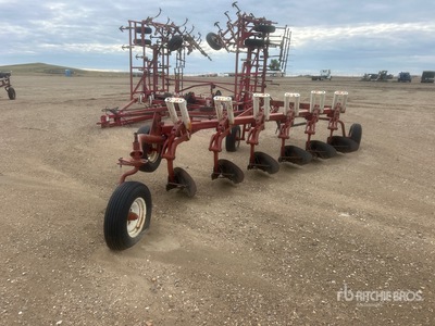 International 770 Breaking Plow