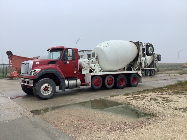 2013 International 7600 12x4 Mixer Truck 2013 International 7600 12x4 Mixer Truck