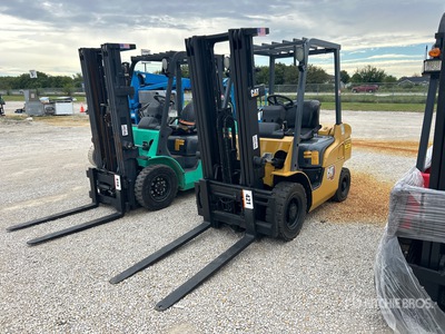 2014 Cat P5000D 5000 lb Pneumatic Tire رافعة شوكية