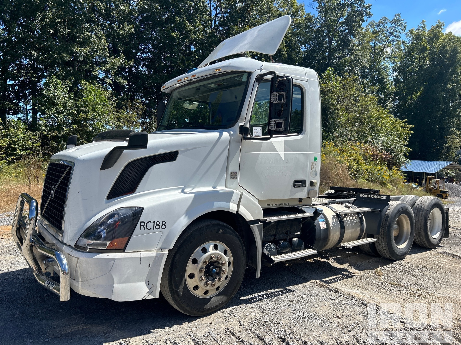 2015 Volvo VNL64300 6x4 T/A Dagcabine Trekker