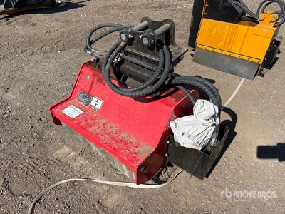 2026 GIYI HC34 24 in Excavator Hedge Cutter