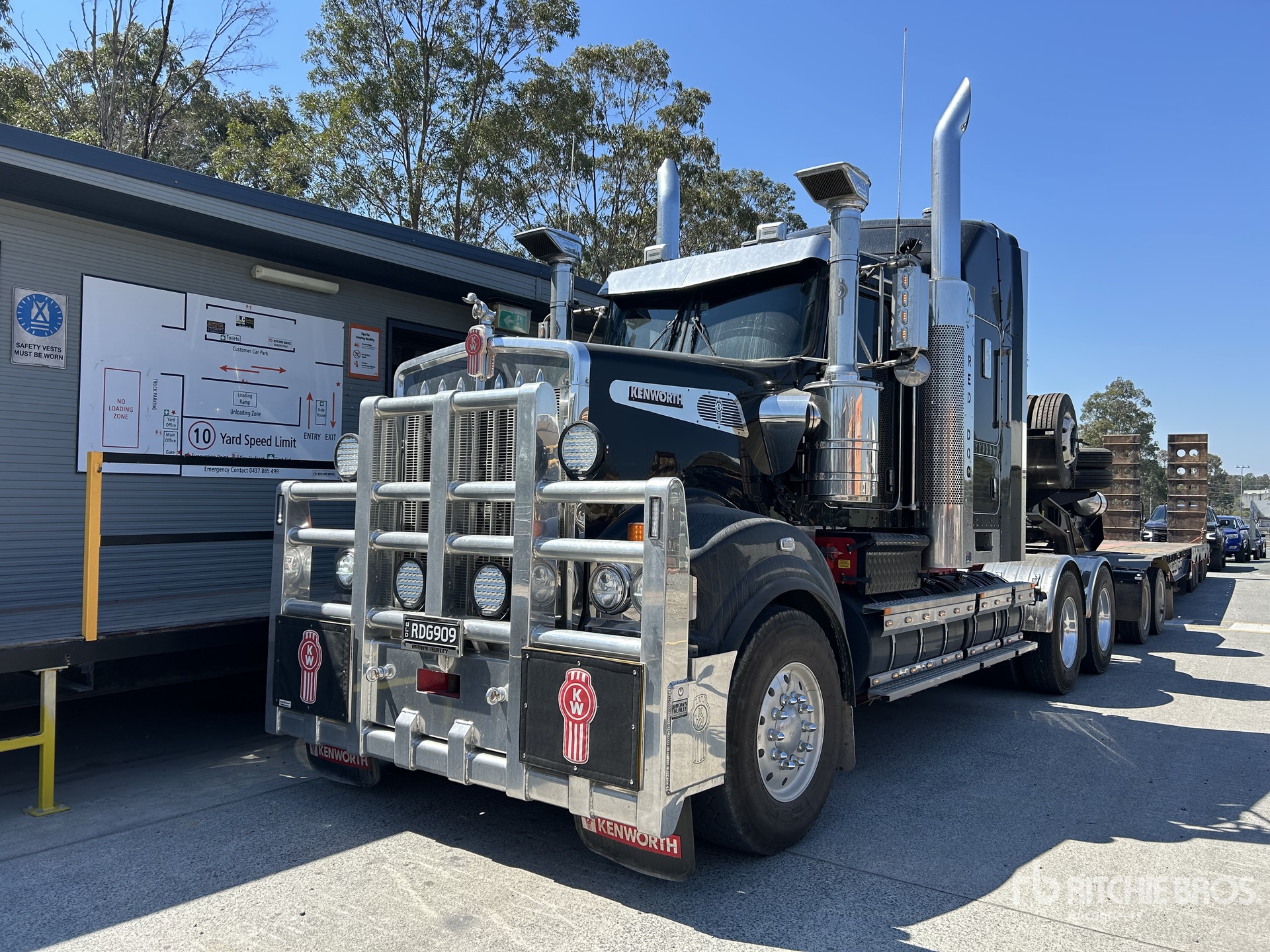 2024 Kenworth T909 6x4 T/A Sleeper Truck Tractor