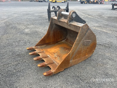 53 in Digging Excavator Bucket
