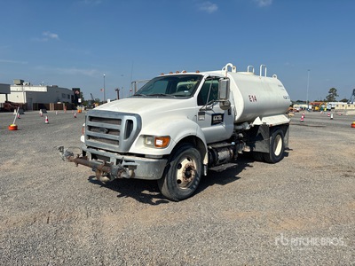 2011 Ford F-750 XL 4x2 Autocarro per acqua