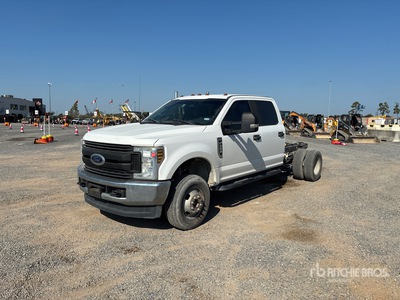 2019 Ford F-350 XL 4x4 Crew Cab Cabine et châssis