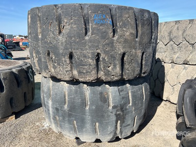 Quantity of (2) 35/65R33 Opony