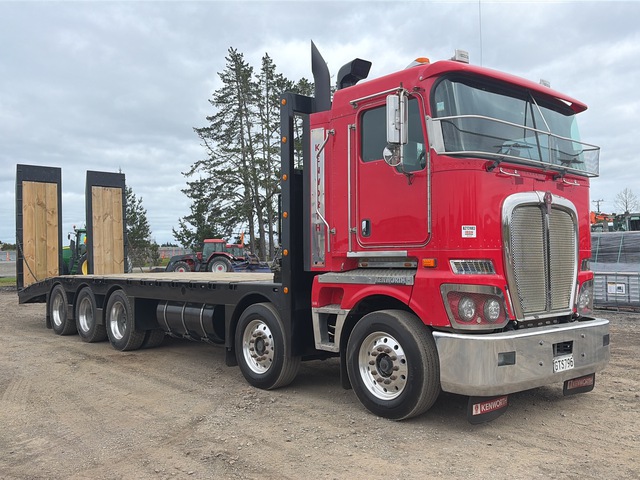 2013 Kenworth K108 10x4 Twin-Steer Beavertail Plant Truck 2013 Kenworth K108 10x4 Twin-Steer Beavertail Plant Truck
