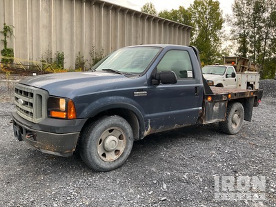 2006 Ford F-250 XL 4x2 Flatbed Truck