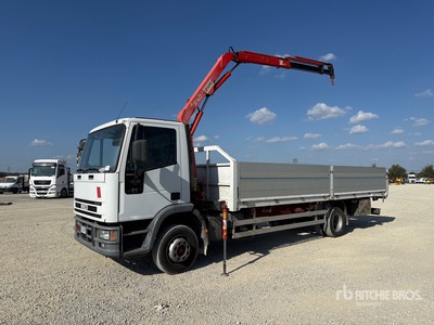 2002 Fassi F40A.23 995 kg on 2002 Iveco ML120E18 4x2 Flatbed Truck with Crane