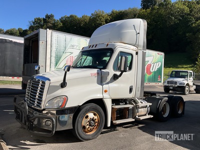 2016 Freightliner Cascadia 125 6x4 Day Cab Truck Tractor