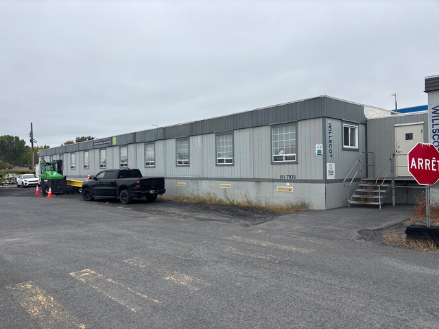 2020 Willscot 132 ft x 60 ft 64 Person outdoor staircase Mobile Office