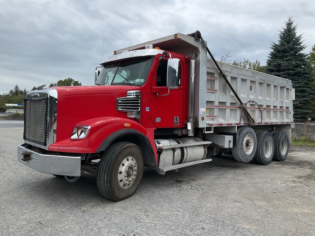2015 Freightliner 122SD 8x4 Tri/A Dump Truck 2015 Freightliner 122SD 8x4 Tri/A Dump Truck