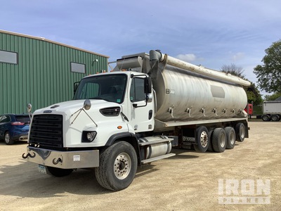 2014 Freightliner 114SD 10x4 Futterwagen