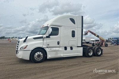 2019 Freightliner Cascadia 126 6x4 T/A Sleeper Truck Tractor