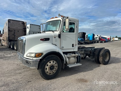 2016 Peterbilt 337 4x2 Fahrgestell
