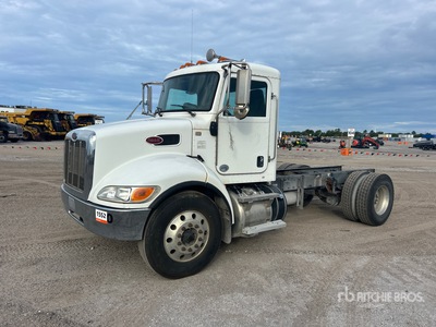 2017 Peterbilt 337 4x2 الكابينة والهيكل