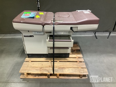 Midmark 404 Examination Table