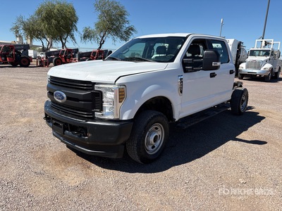2018 Ford F-250 XL 4x4 Crew Cab الكابينة والهيكل