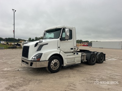 2016 Volvo VNL300 6x4 Tracteur Routier Couchette