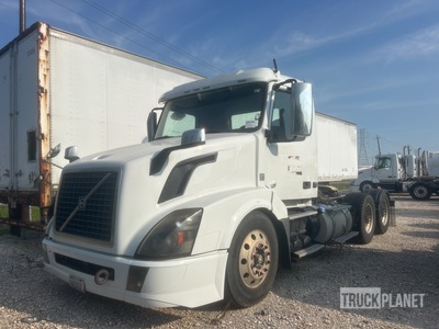2016 Volvo VNL64T300 6x4 Day Cab Truck Tractor