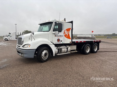 2007 Freightliner Columbia 120 4x2 Camion à Plateau