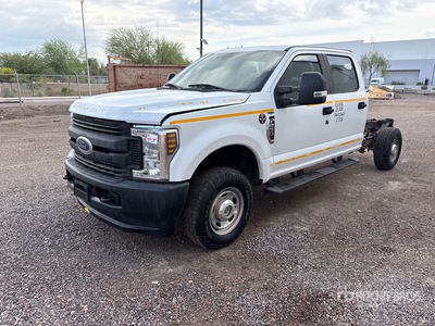 2019 Ford F-250 XL 4x4 Crew Cab Cab and Chassis