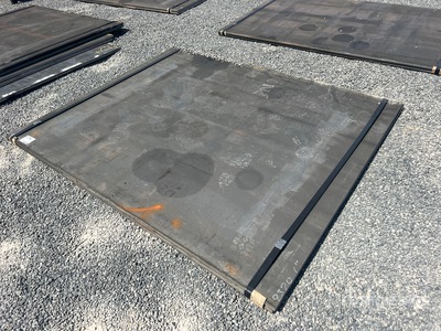 Quantity of (2) 2026 Kit Containers 6 ft x 6 ft 7 in (1 in Thick) Road Placche in metallo (Unused)
