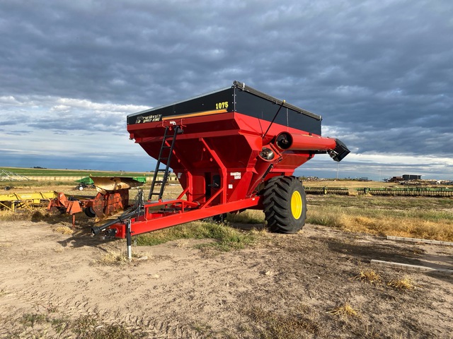 2022 Crust Buster 1075 1075 bu S/A Grain Cart